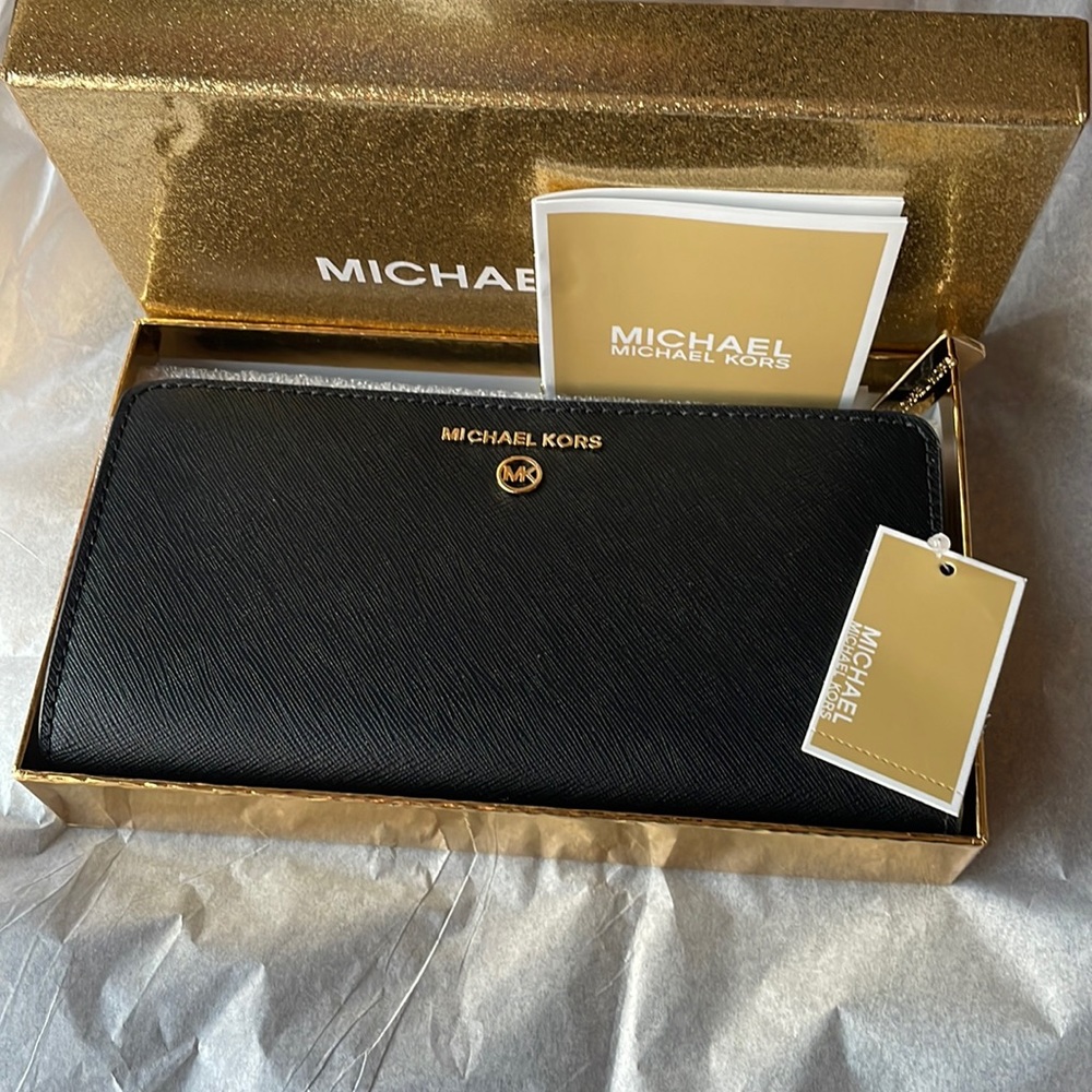 MichaelKors Jet set charm
